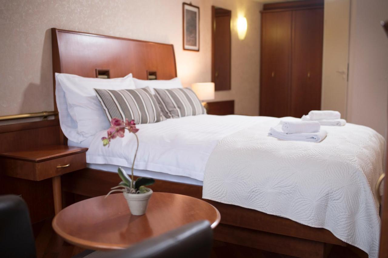 Hotel Regina โลซาน ภายนอก รูปภาพ